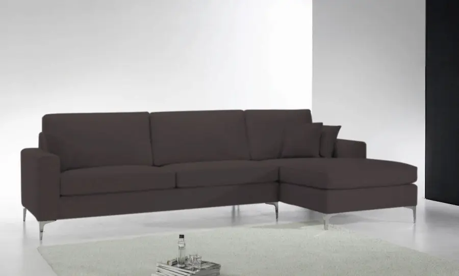 Posizioni al divano in casa, attenzione a questi consigli